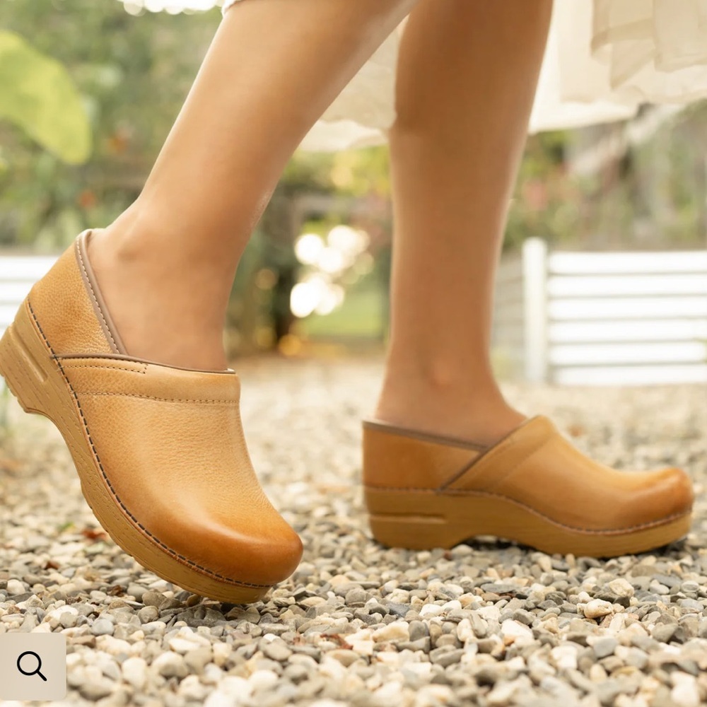 Dansko Professional clogs, Honey Distressed color, size 39